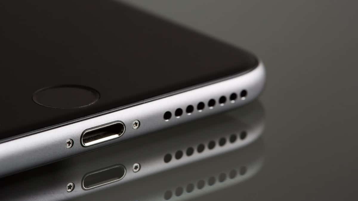 iPhone Lightning USB Connector