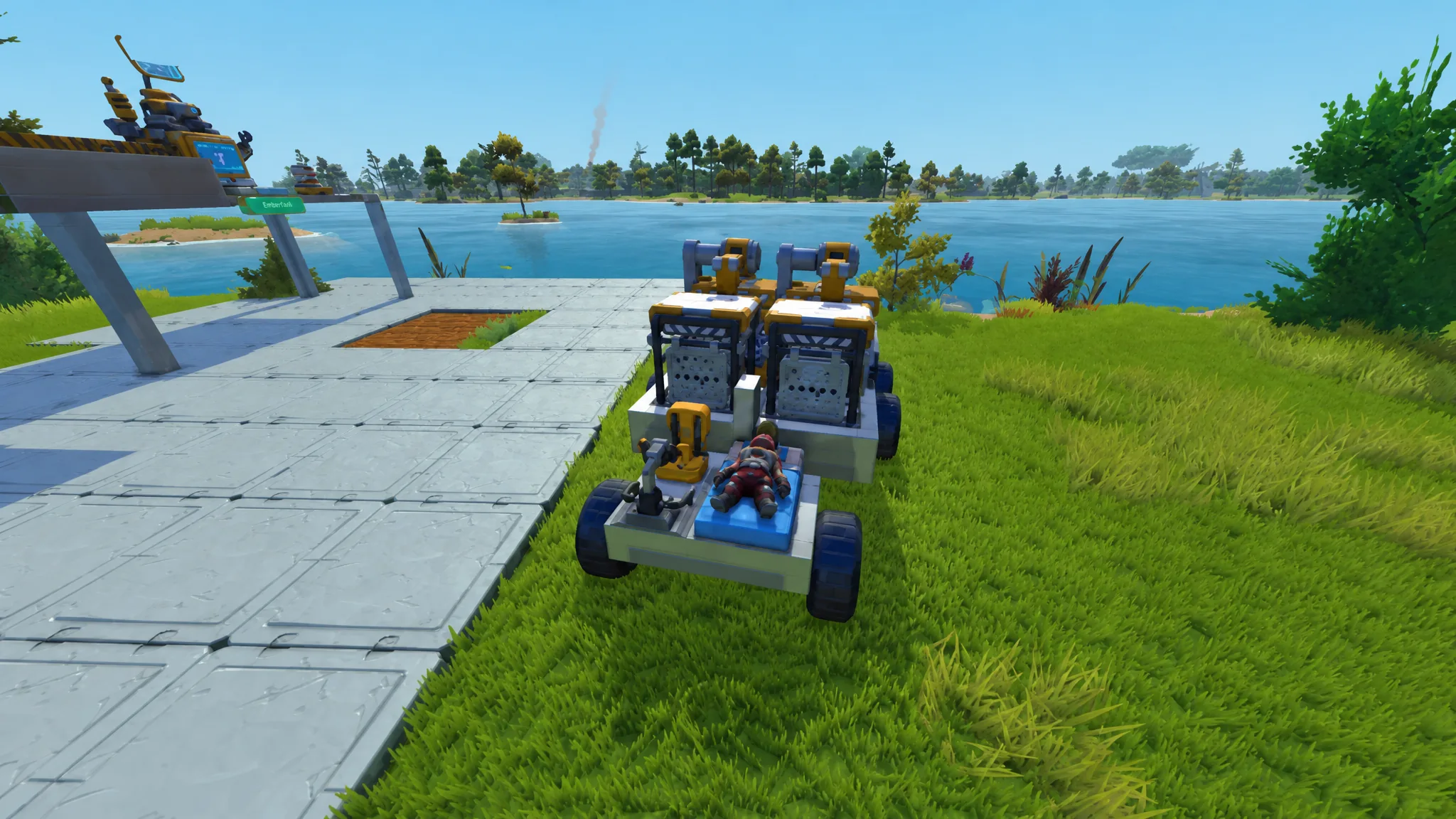 Bed and storage chests mounted on the back of a Scrap Mechanic vehicle