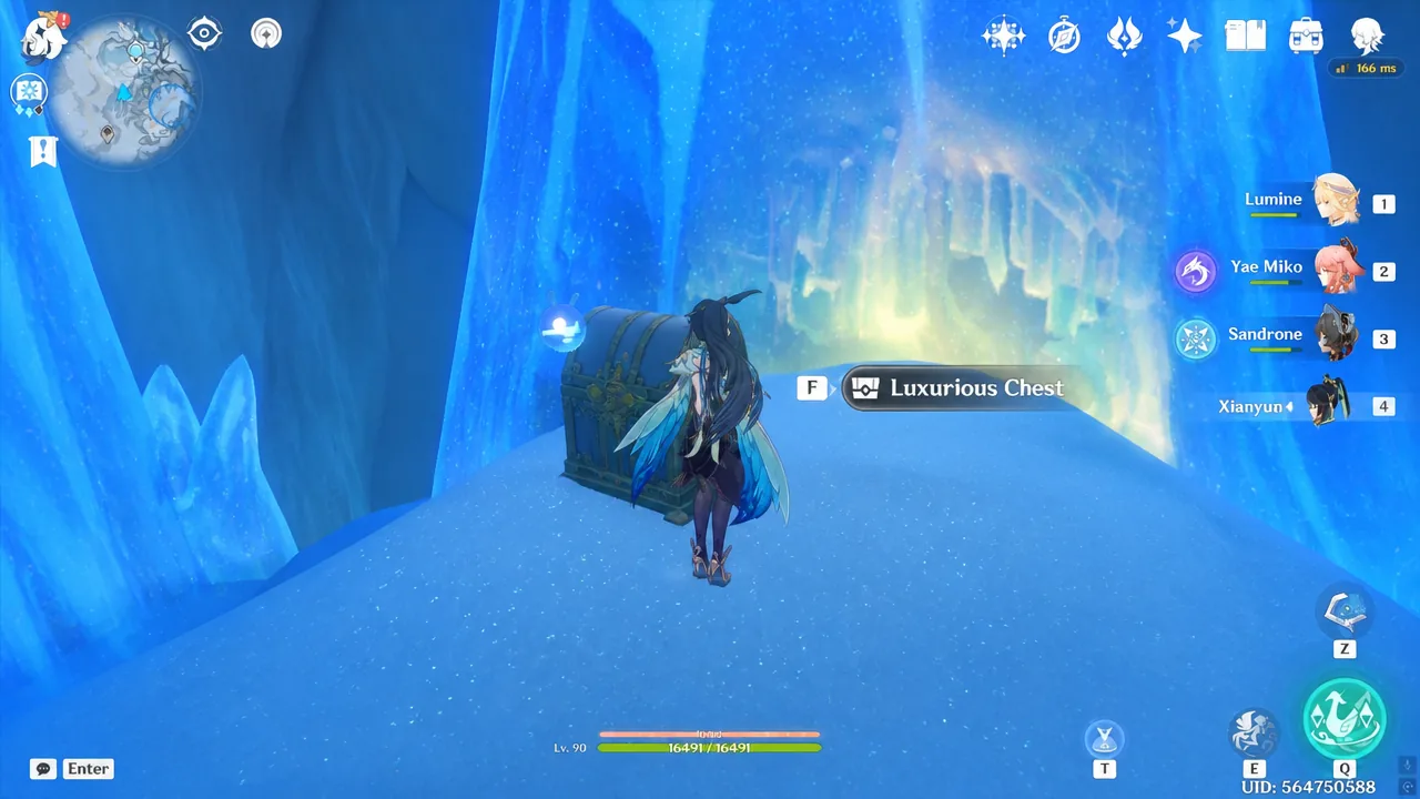 Luxurious Chest interaction prompt with the player ready to open it