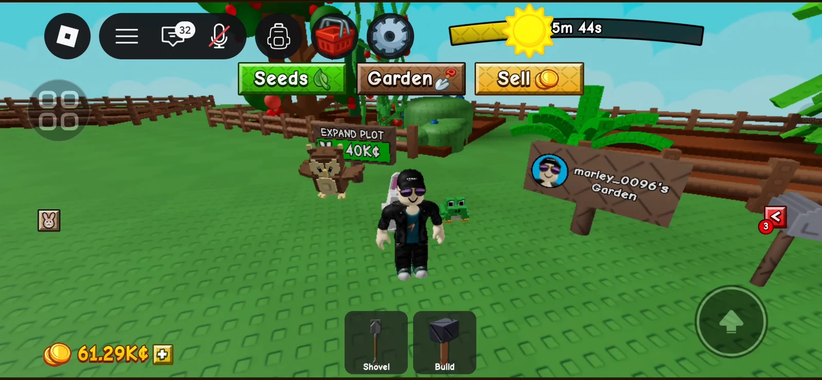 Garden plot screen with the EXPAND PLOT 40K prompt and the Shovel and Build tools shown