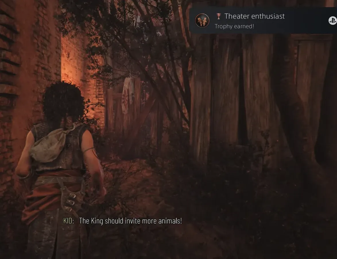 Theater enthusiast trophy notification appearing during play in a ruined courtyard