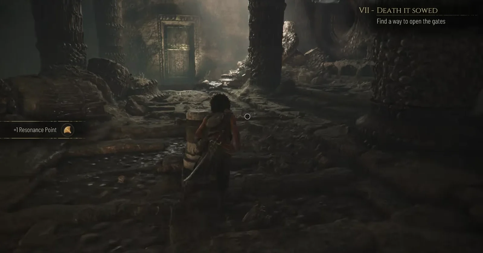 Sophia moving through the ruins toward the gates after picking up Charm Bead 4