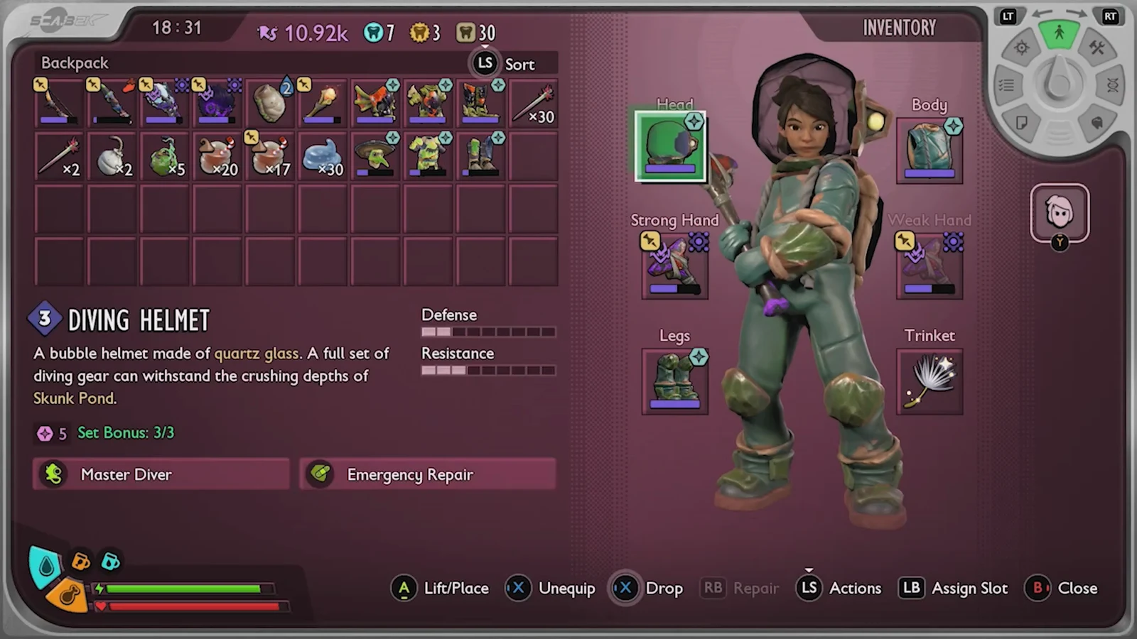 Backpack inventory with the Diving Helmet selected, showing its stats and set bonus