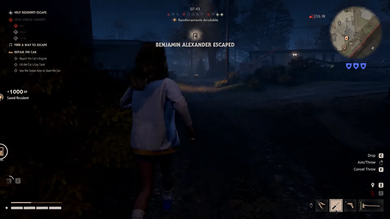 Knife highlighted in the inventory bar while the Repair the Car objective is active
