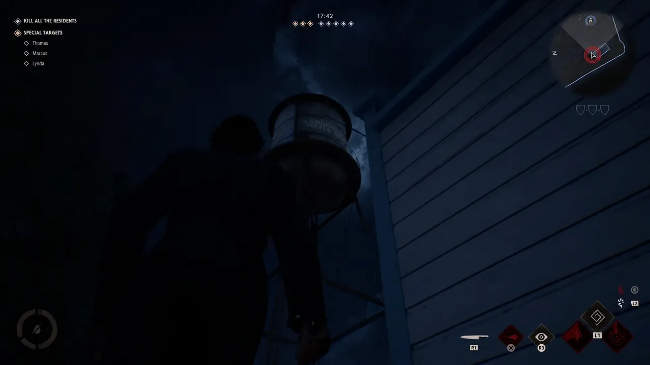 Killer view moving along the side of a house with the kill objective shown on the HUD