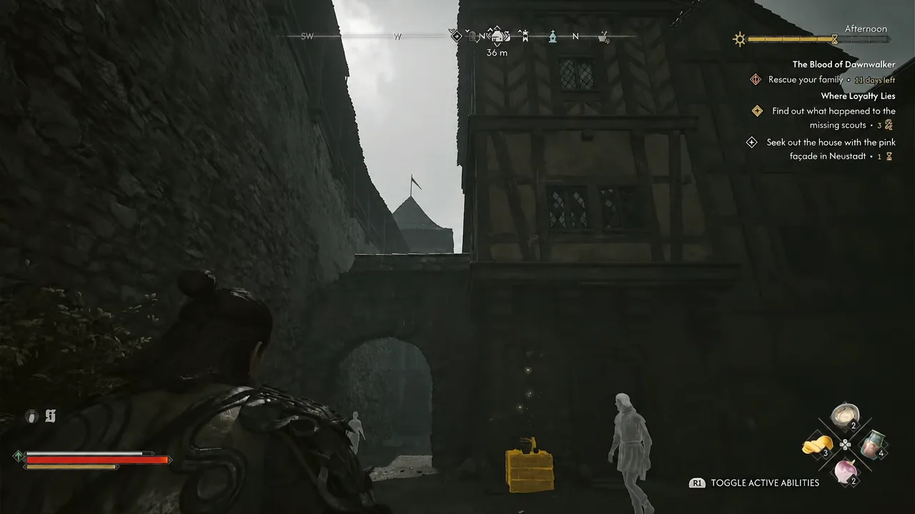 A yellow Manumit cache glows in a Svartrau City street with Active Abilities toggled on