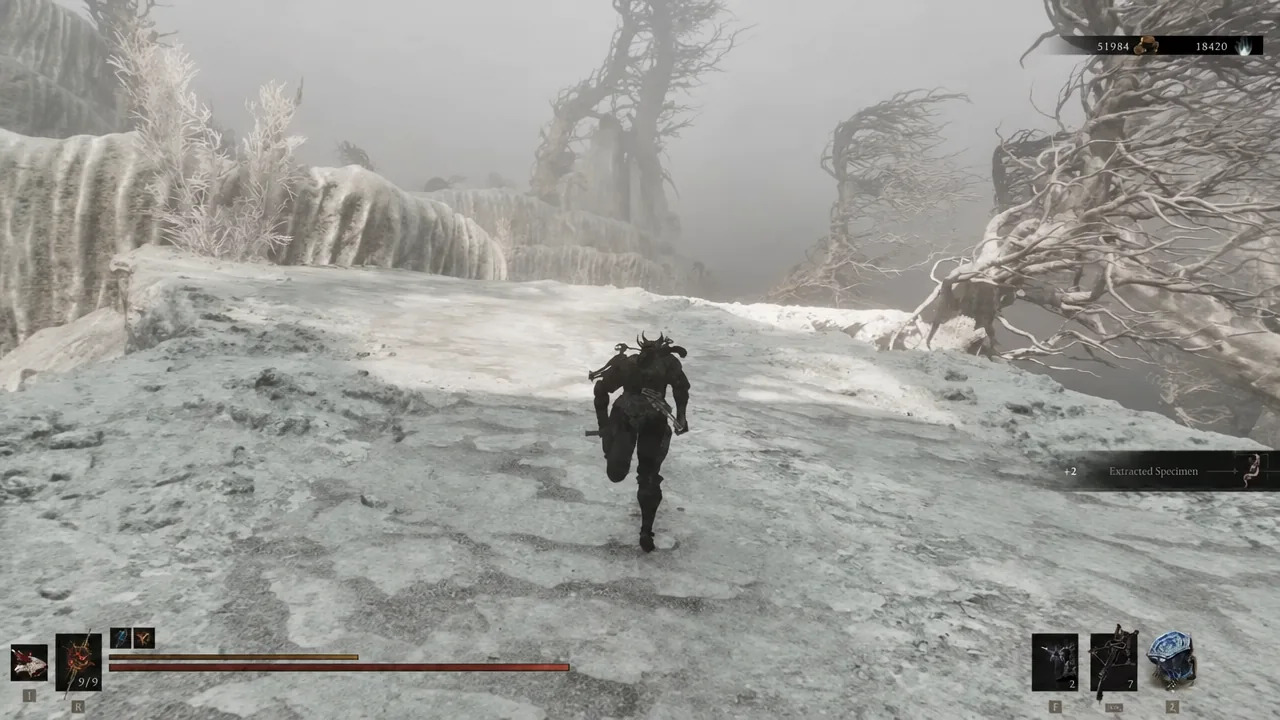 Running along a snowy cliff path with an Extracted Specimen +2 pickup notification on screen