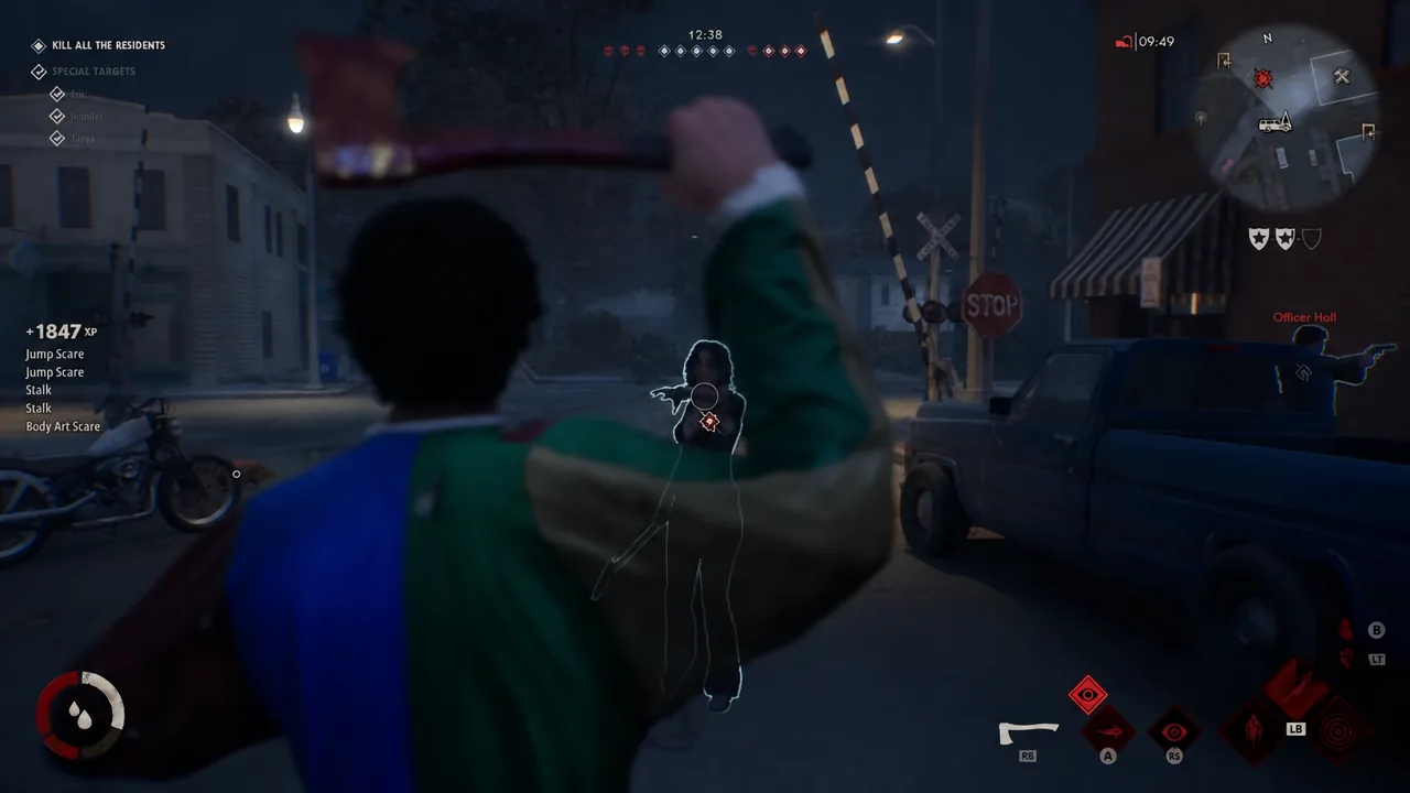 Michael attacking an outlined survivor during a multi-target fight in a Halloween match