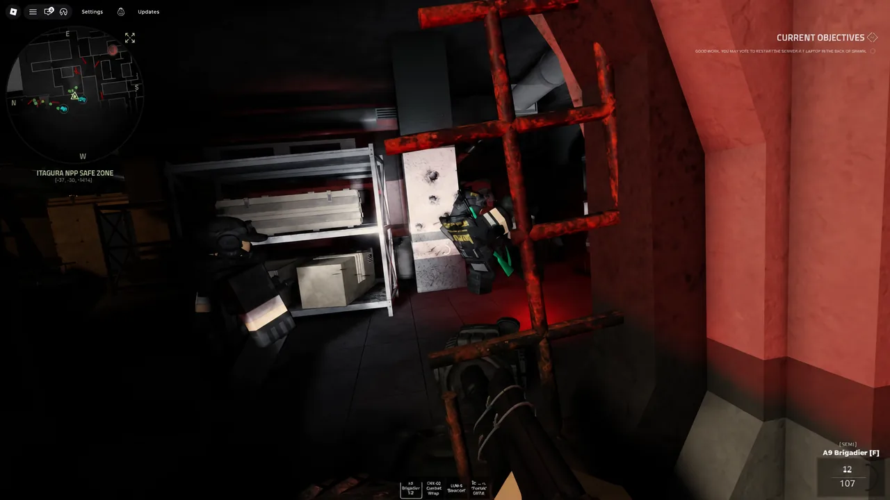 Named threats can appear while an unrelated objective is still tracking in the HUD.
