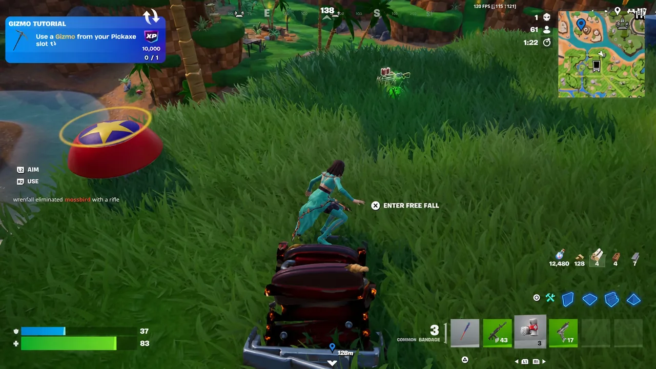 The Gizmo Tutorial prompt that appears in-match, pointing you to the Pickaxe slot.