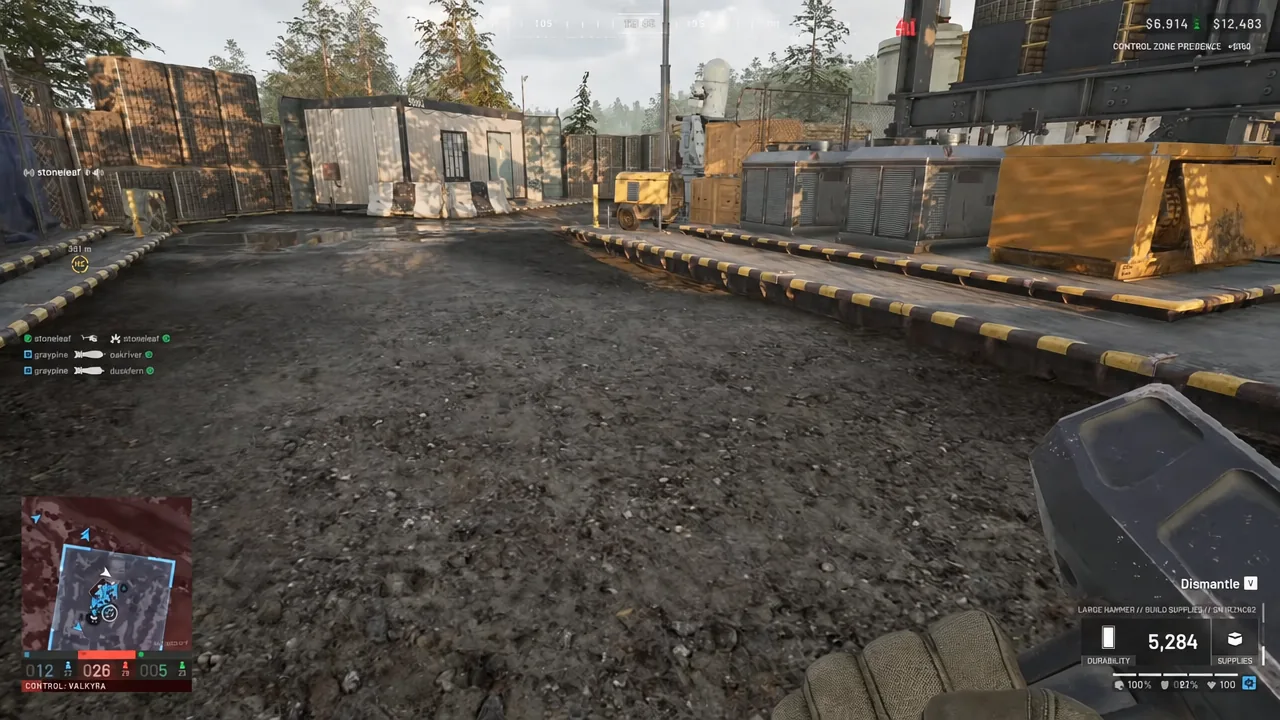 Dismantle prompt shown while standing over placed equipment with a hammer equipped