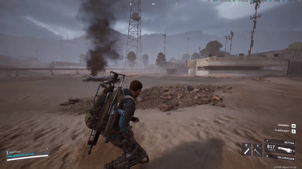 Weapon wheel with the BETTINA slot highlighted while the raider moves outdoors