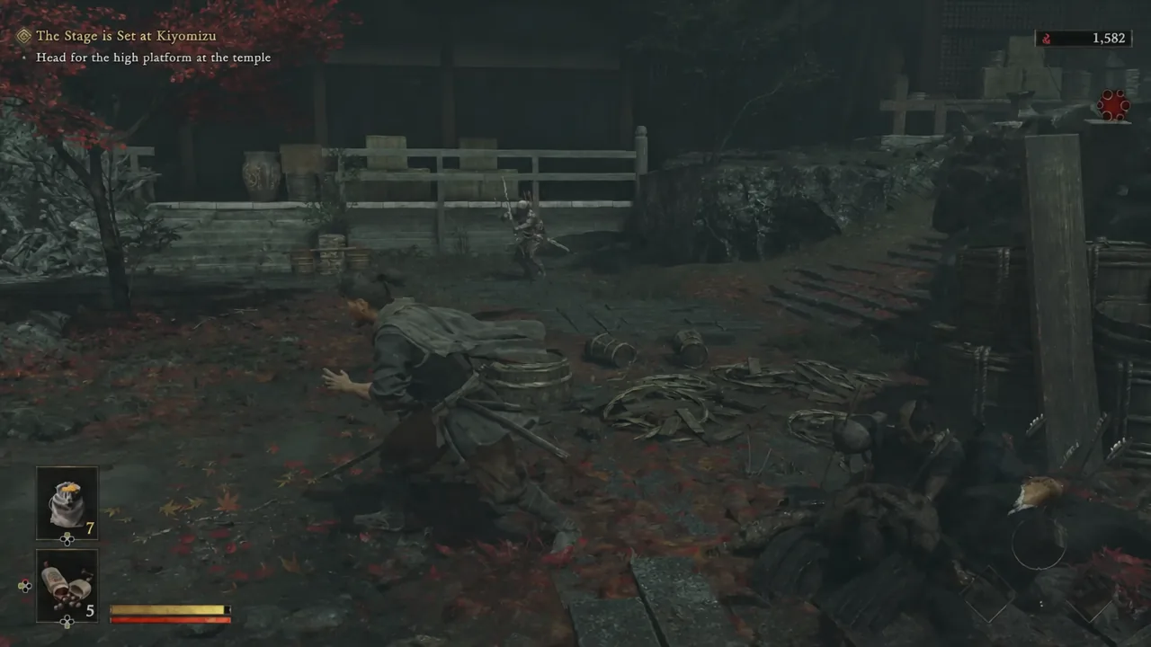 Combat resumes with no floating button icon above the enemy during the Kiyomizu objective