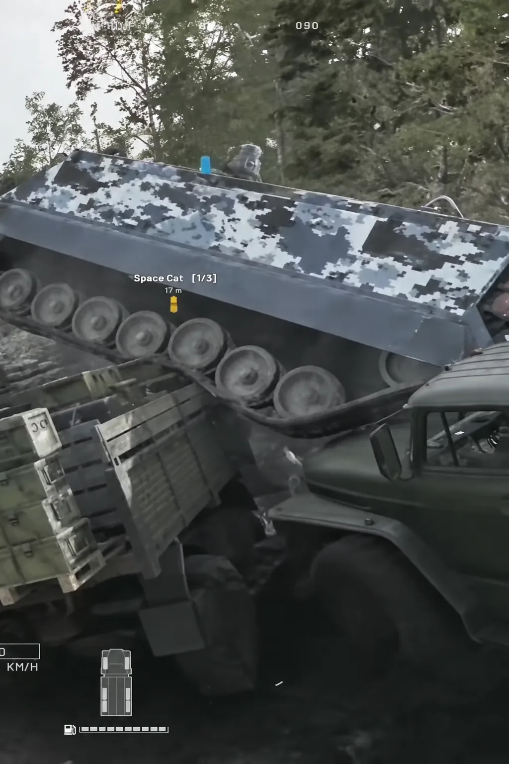 Player engaging a highlighted enemy vehicle marked Space Cat at 17 metres