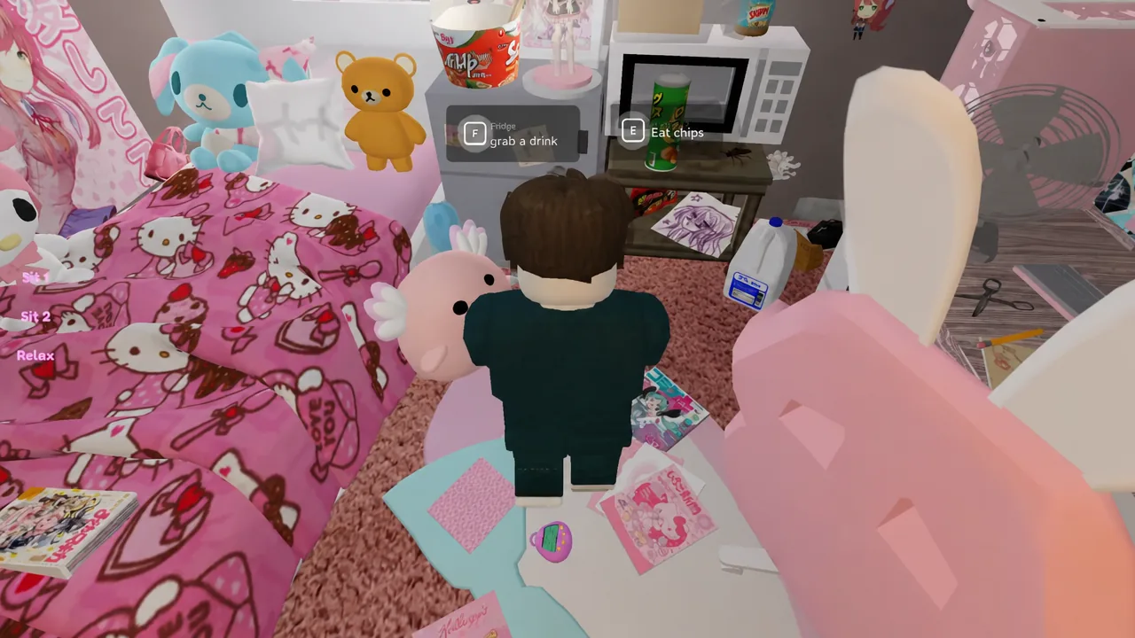 Bedroom interaction prompts showing F to grab from the fridge and E to eat the chips