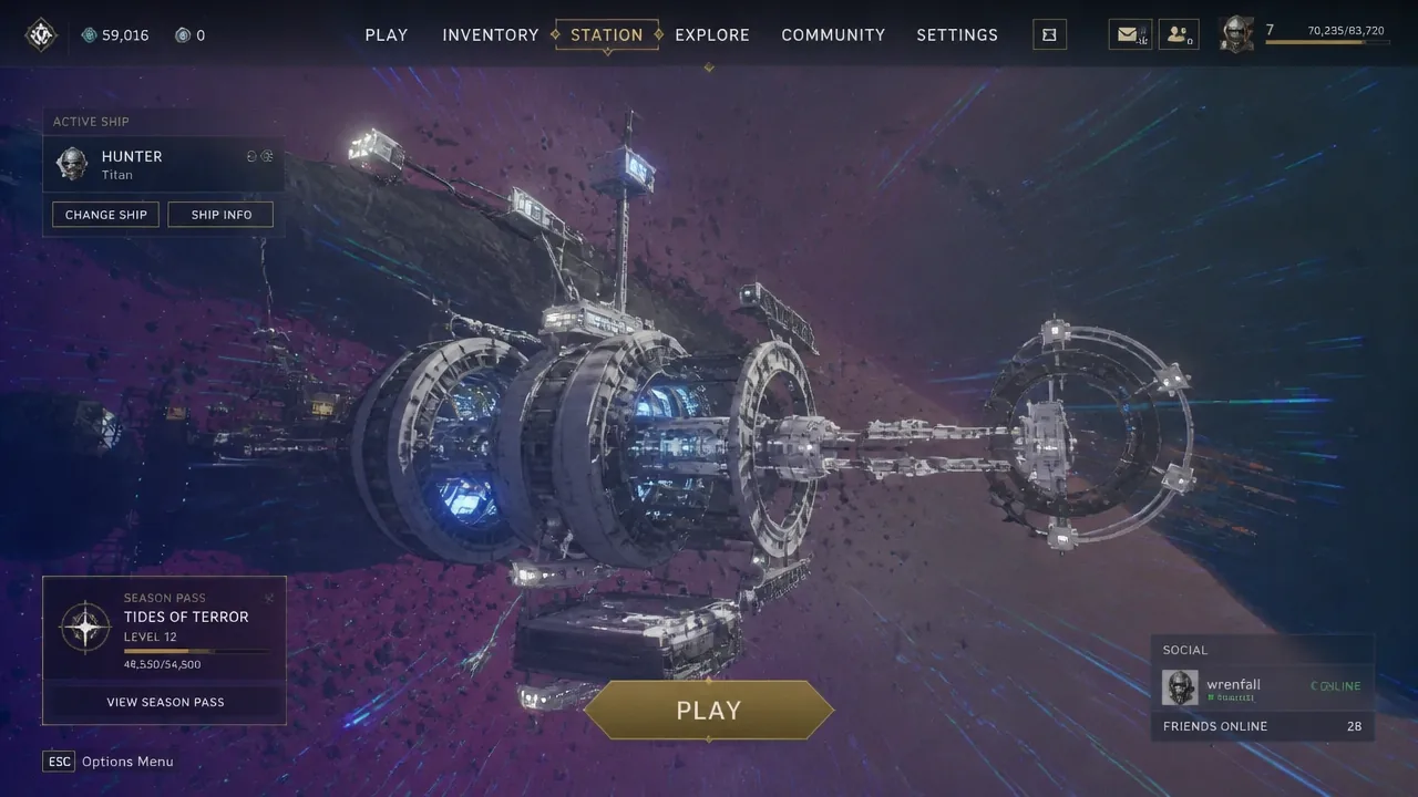 Station screen with the PLAY button highlighted and the active Hunter ship shown