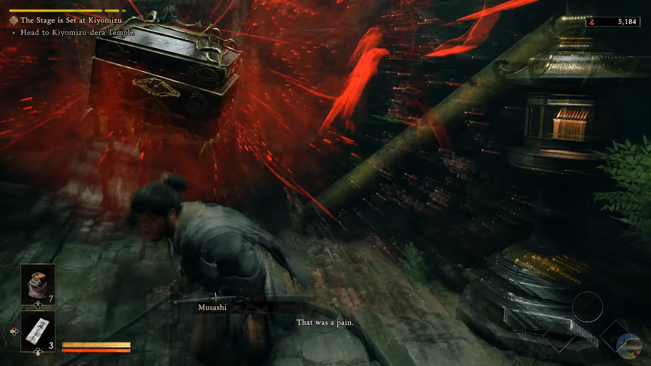 Musashi crouched after an attack with the objective pointing to Kiyomizu-dera Temple
