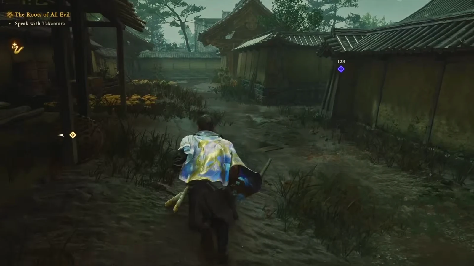 Musashi runs through a Kyoto village street toward a distance waypoint with an active quest objective on screen