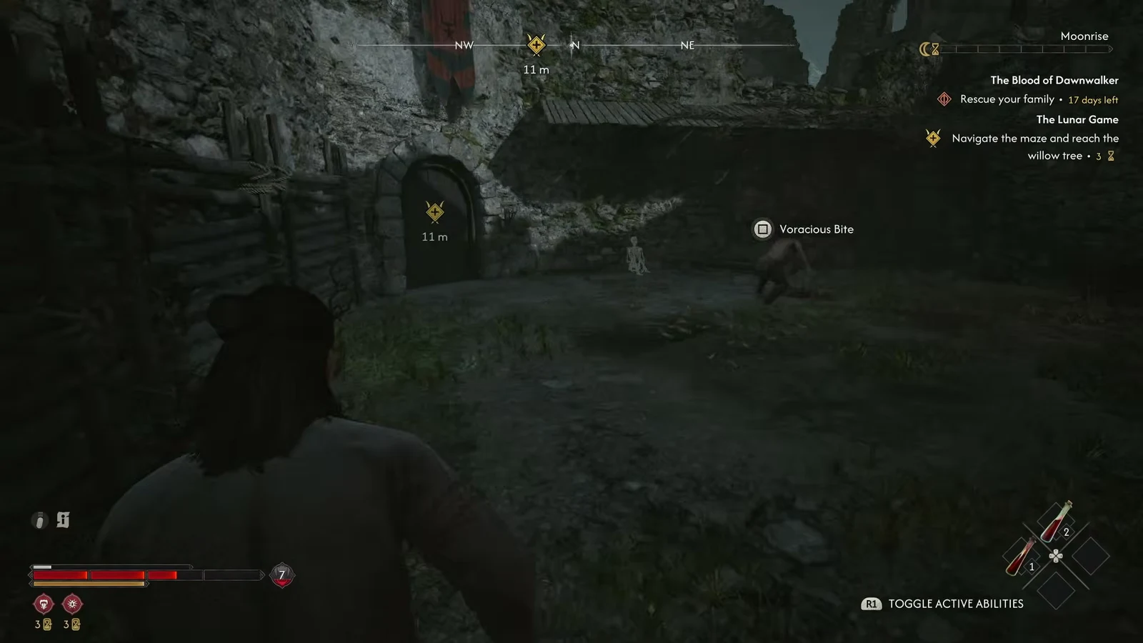Square-button Voracious Bite prompt shown above a target during the labyrinth run