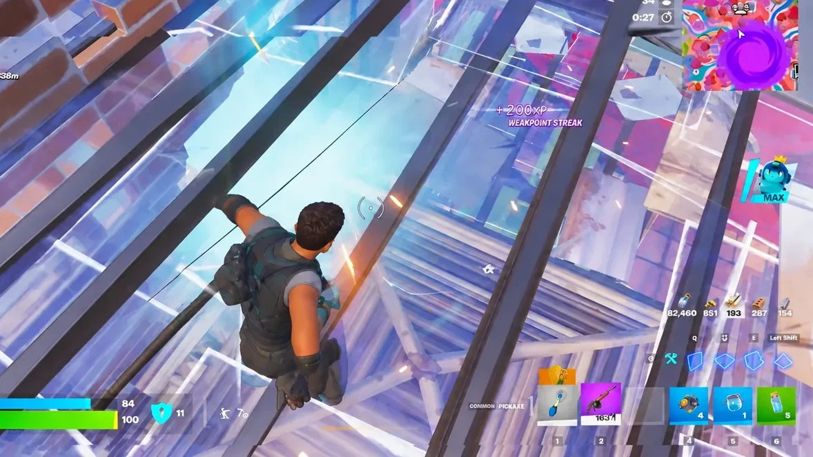 Build fight in progress with a Weakpoint Streak plus 200 XP notification on screen