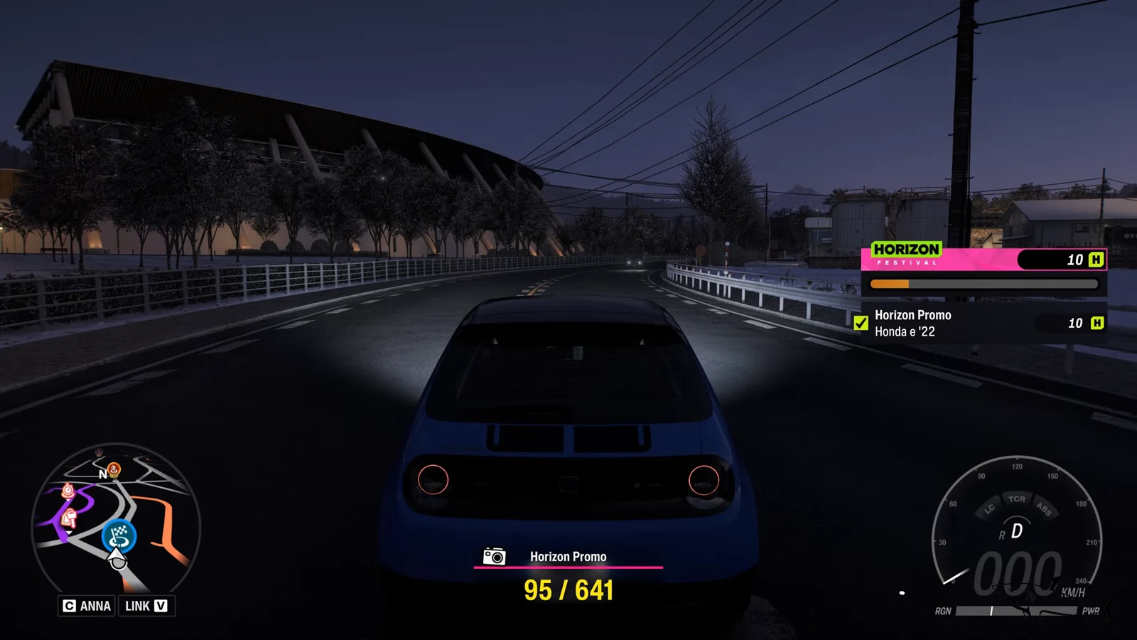 Driving the Honda e '22 with an on-screen Horizon Promo completion banner and progress counter.