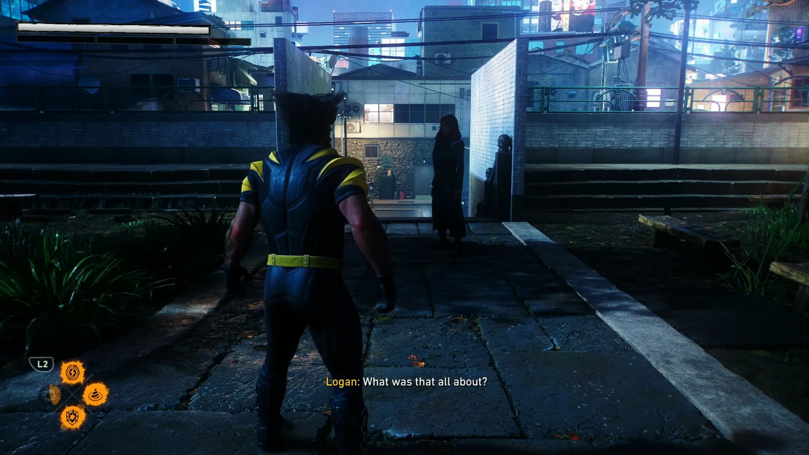 Logan on a raised walkway facing a cloaked figure, with the L2 senses prompt on the HUD