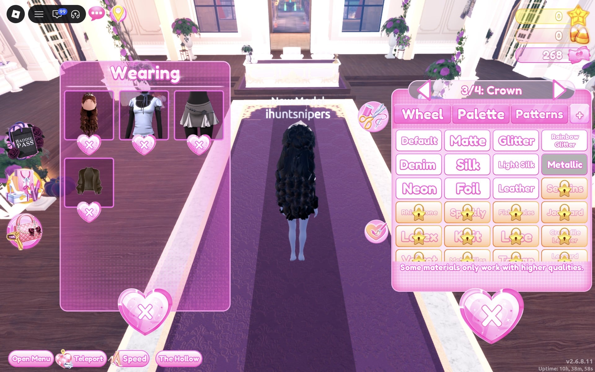 Colour panel at 3/4: Crown with Metallic selected, the character on the Freeplay Runway