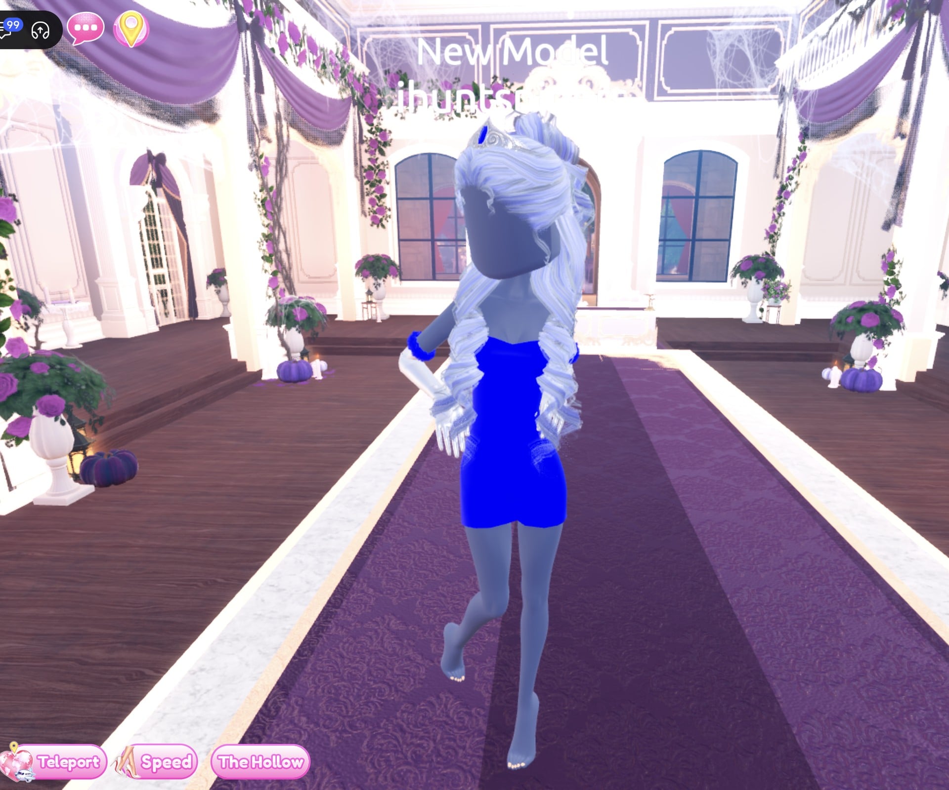 Sapphire look in the Sleek pose, the silver gloved arm out to the side with a blue cuff