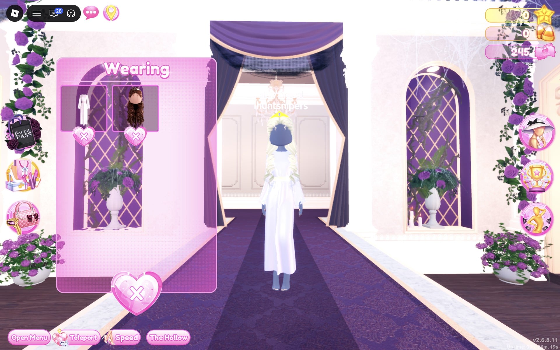Wearing panel with two pictures, the robe and the hair, the character on the Freeplay Runway