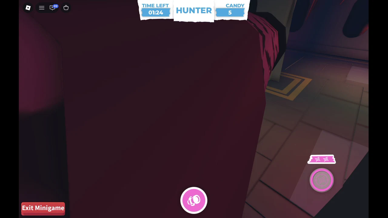 Where Bear? Hunter HUD with the pink button at the bottom center and the round aim button with a two-net counter on the right