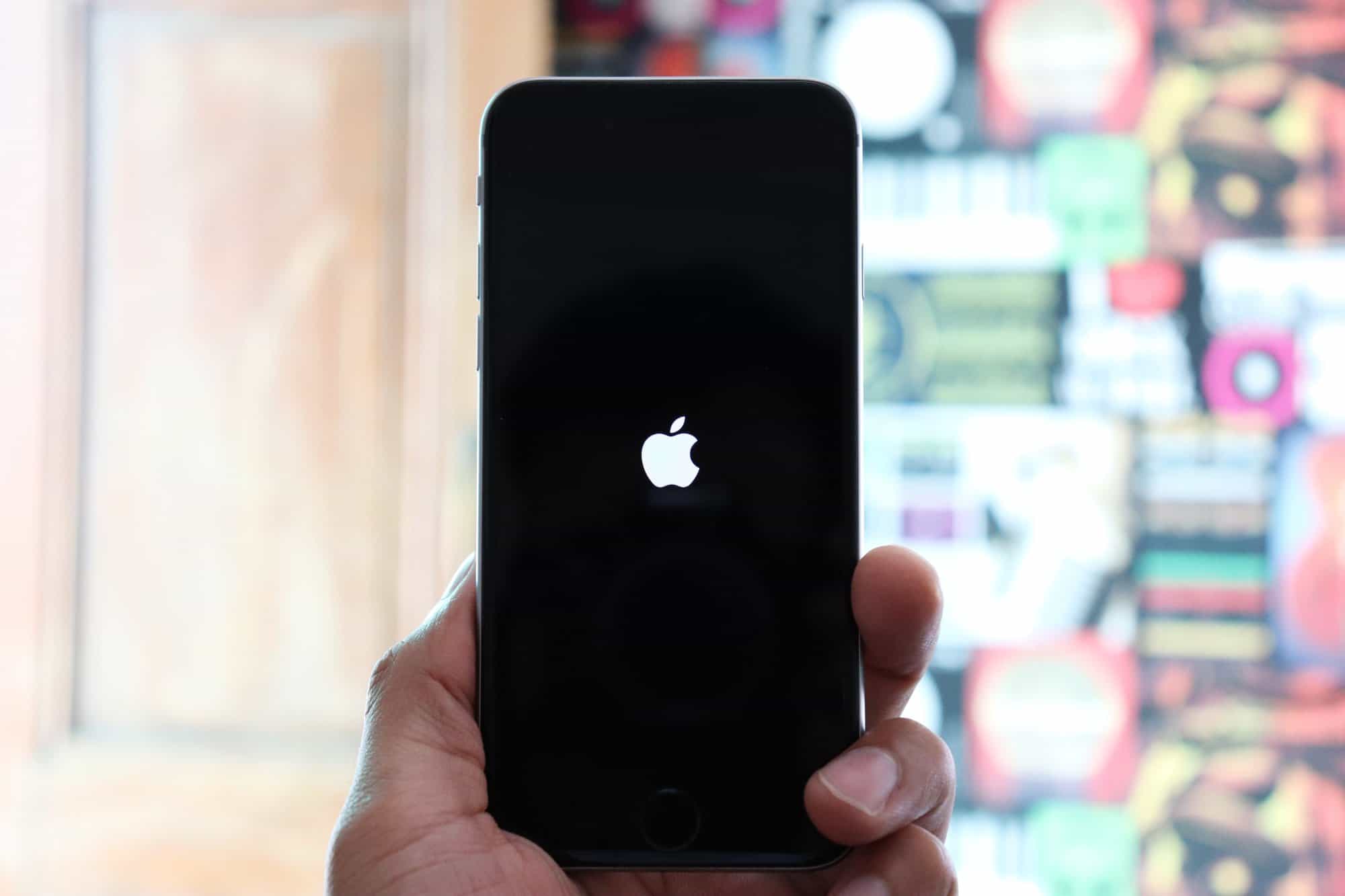 iPhone randomly restarts after installing iOS 12? Here’s a fix